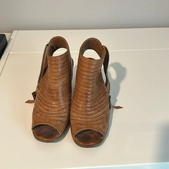 Women's Cayanne Peep Toe High Heel Booties - Picture 2 of 3